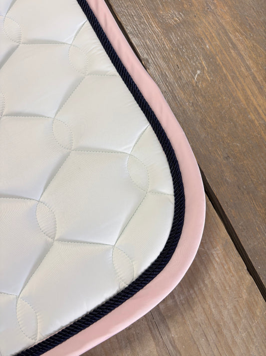 Custom | Eskadron Wave Zadeldek Wit Roze II