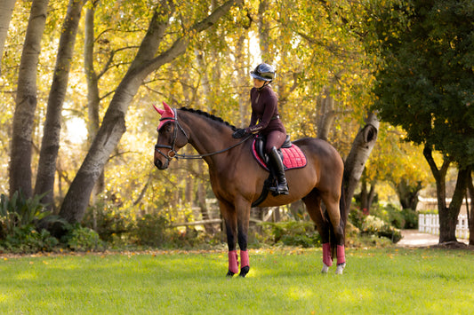 LeMieux Zadeldek Loire Classic Close Contact Square Veelzijdigheid Cranberry